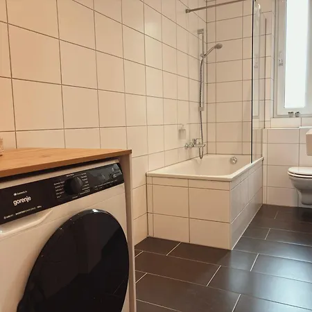 Apartment Hozo 9 - Wifi, Balcony, 2 Sleeping Rooms, Up To 6 Persons, Train Station